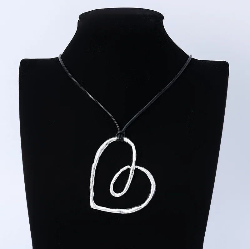 

Kaseakia Vintage Big Heart Metal Pendant Sweater Chain Women's Long Necklace