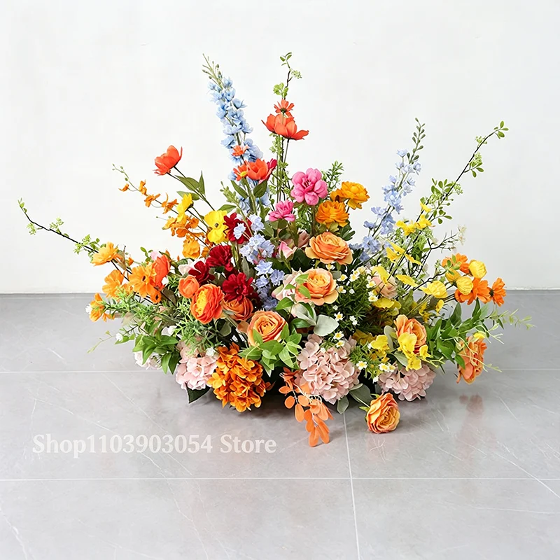 Orangefarbener künstlicher Hochzeitsbogen mit Blumenarrangement aus Seidenrosen und Pfingstrosen als Hintergrunddekoration für Hochzeitsfeier, Bühne und Foto-Requisiten. – Detail 5