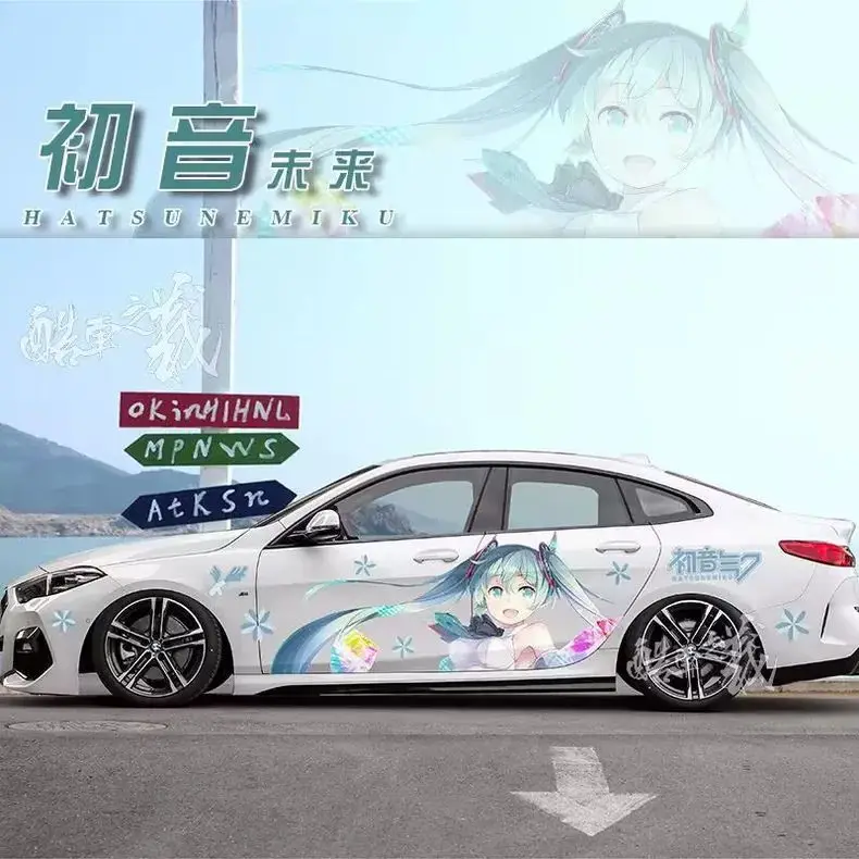 アニメ「初音ミク」の車体用ステッカー。かわいいデザインで、傷がつきにくく、防水・日焼け防止機能も備えたカーデコレーション用フィルム。