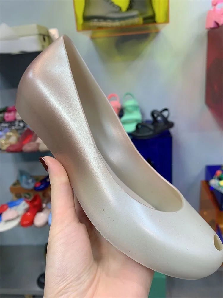 Damskie wiosenne pojedyncze buty w nowym stylu PVC modne żelowe buty odkryte palce i pięta osłonięcie na stopy wsuwane sandały w jednolitym kolorze