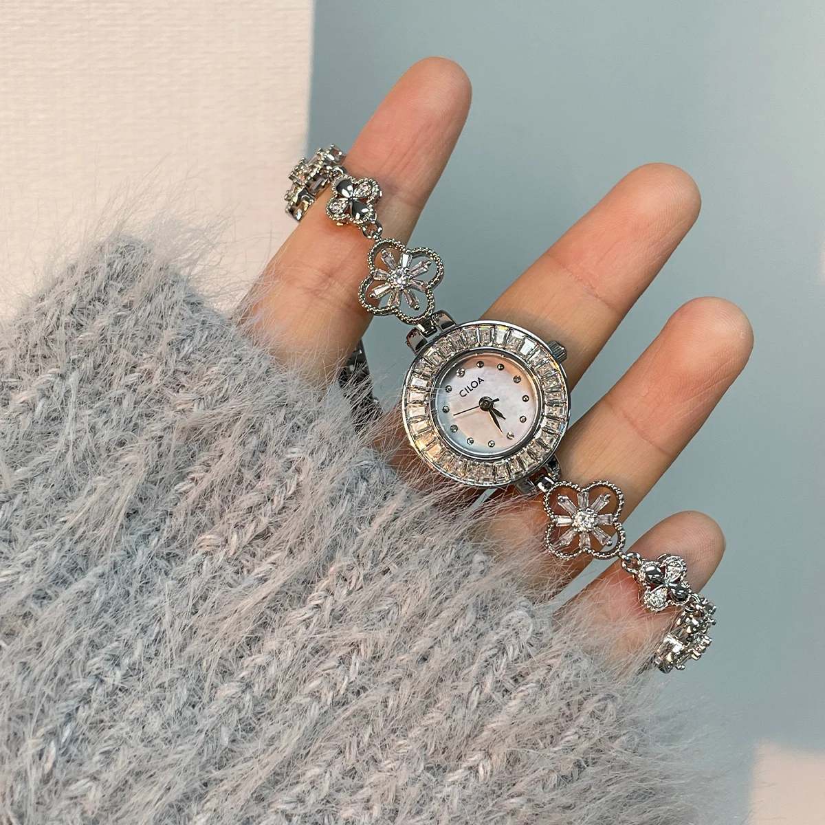 CILOA New Women's Bracelet Watch – Clover Design, Elegant & Delicate, Quartz-Powered, Waterproof