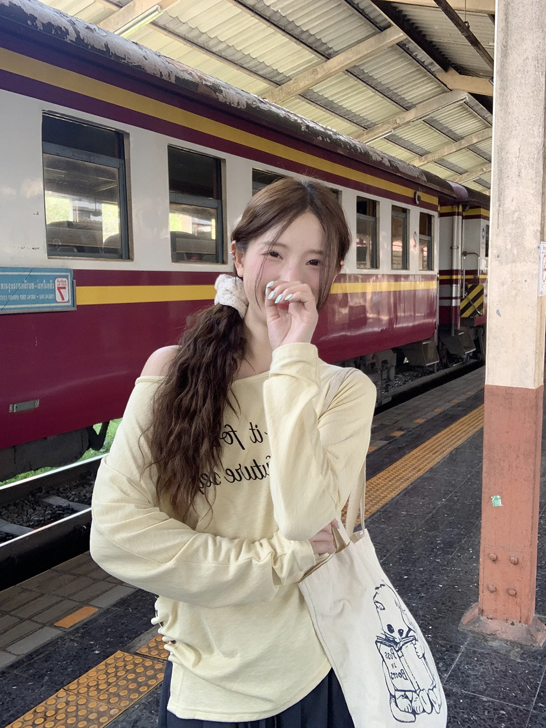 

Повседневная женская футболка для города с буквенным принтом, свободного кроя, с длинным рукавом, на пуговицах, из хлопка, классический стиль, прямой крой, весна-лето