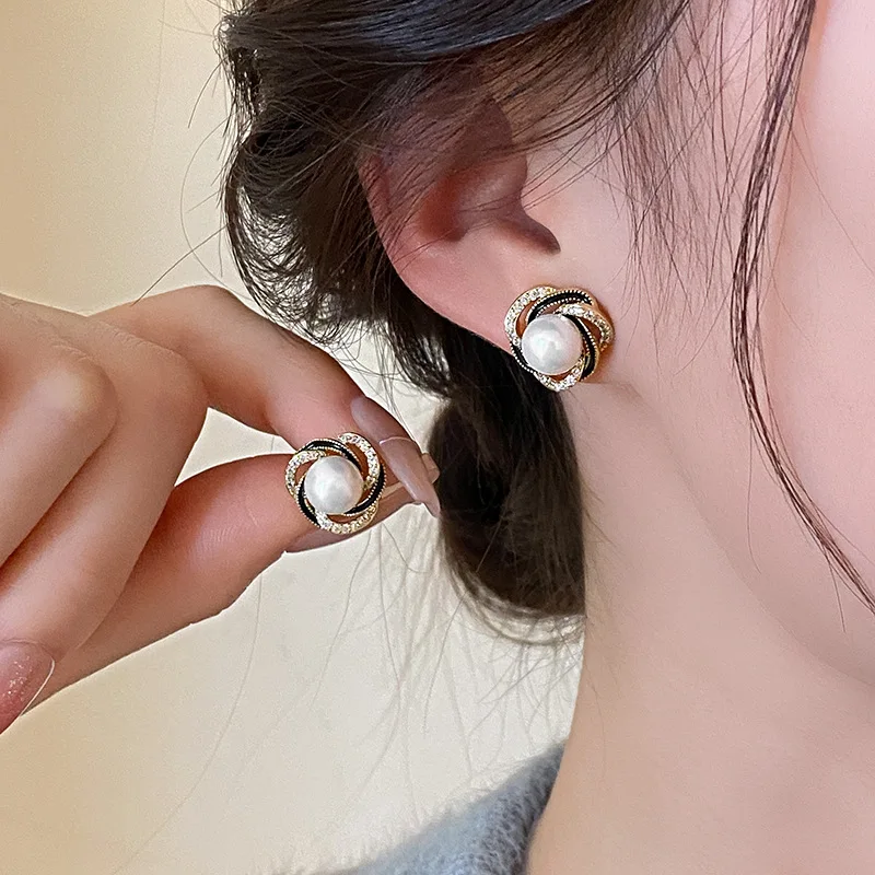 Geometric Spiral Enamel Imitation Pearl Twist Exquisite Stud Earring for Women White Black Color Personality Jewelry Girl Gift