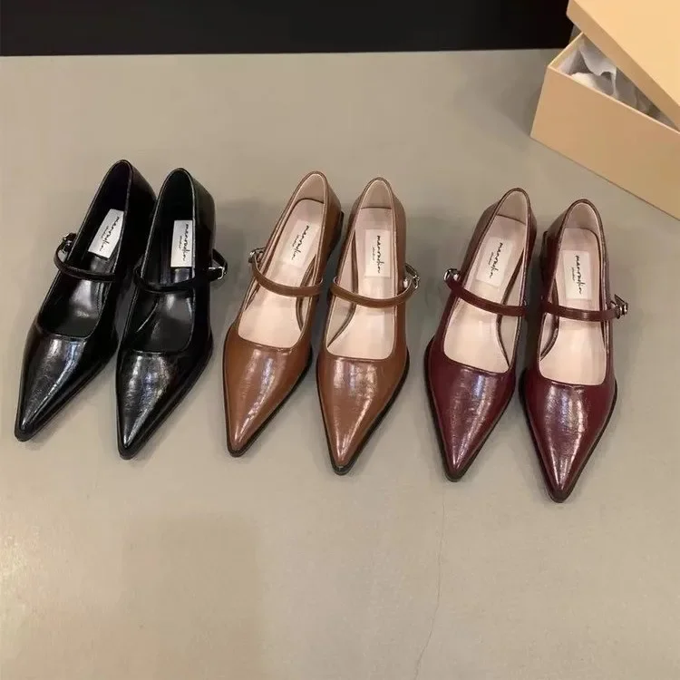 

Women's vintage style, Mary Jane, stylish, deep, brings a comfortable feel to the office