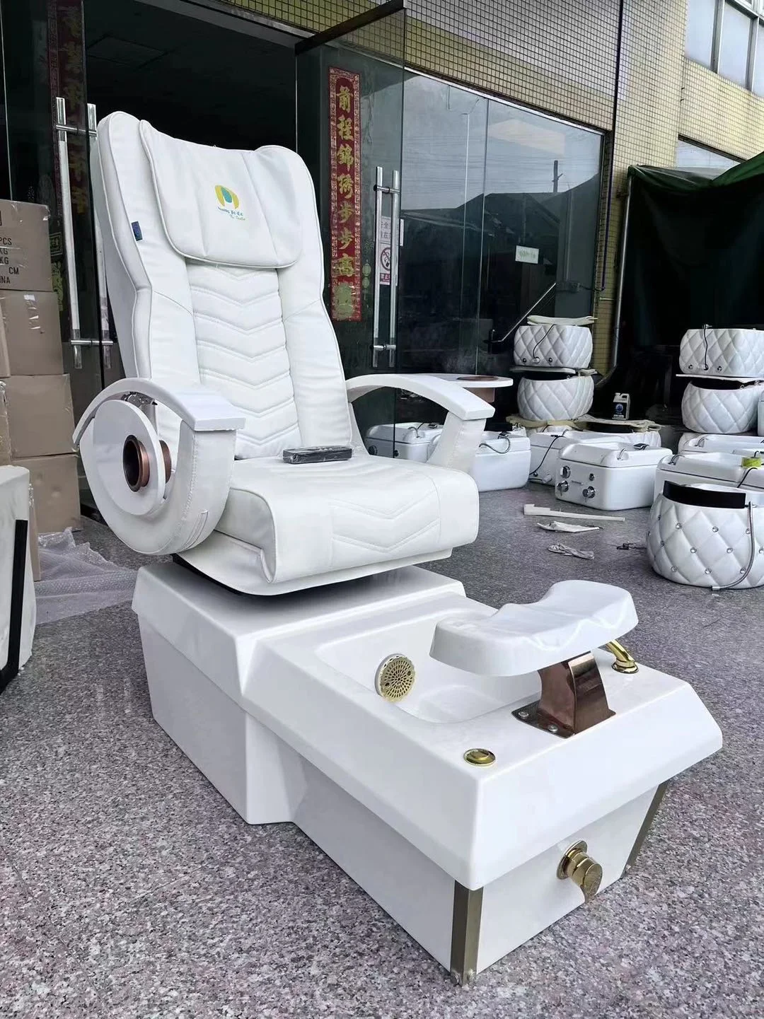 Pedicure Chair European Style Practical Pedicure Chair Affordable Fiberglass Manicure Massage Chair can be customized logo