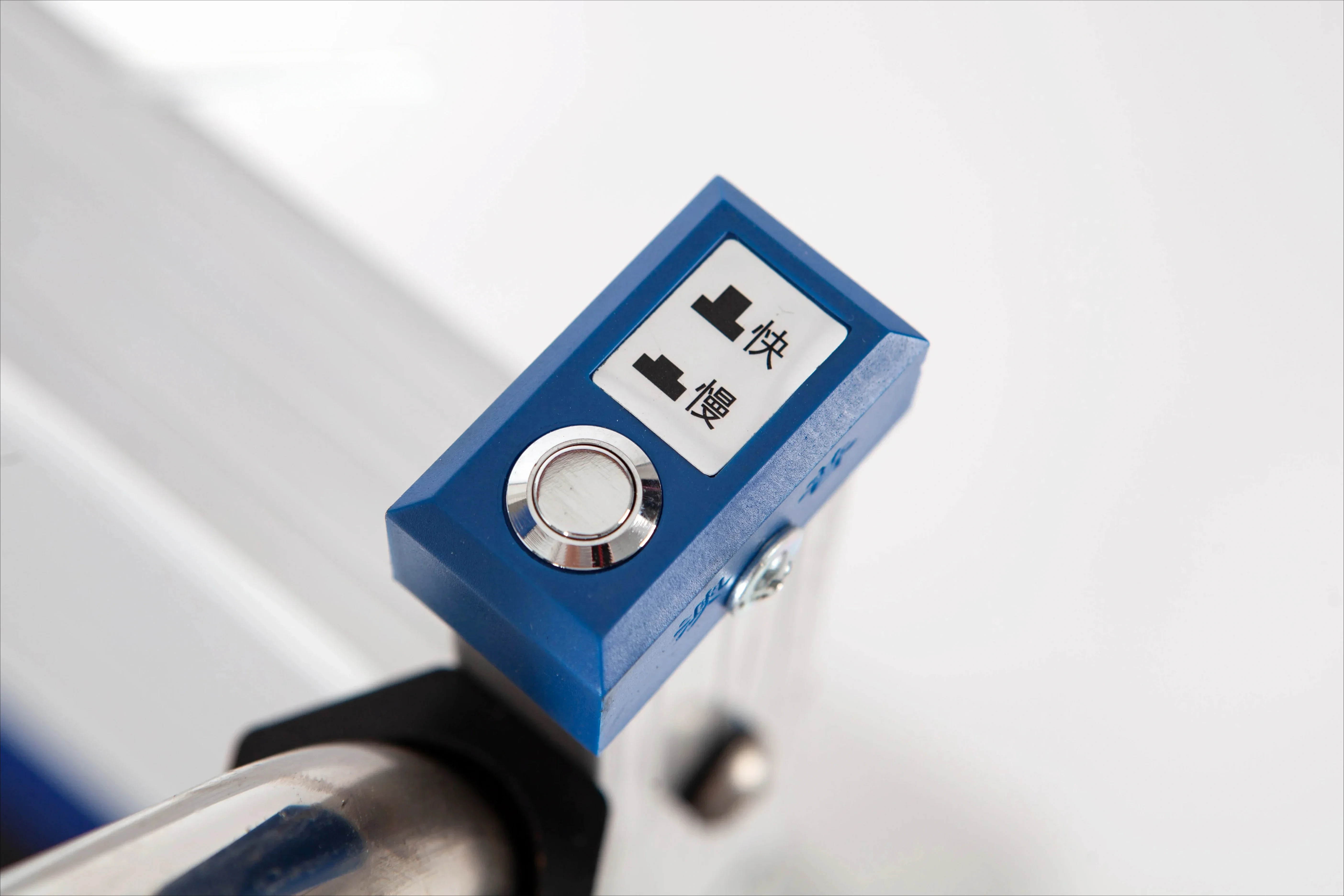 متسلق الدرج الكهربائي القابل للطي، مادة سبائك الألومنيوم، خفيف للغاية، ترقية سريعة، التعامل مع الأجهزة الصناعية المنزلية