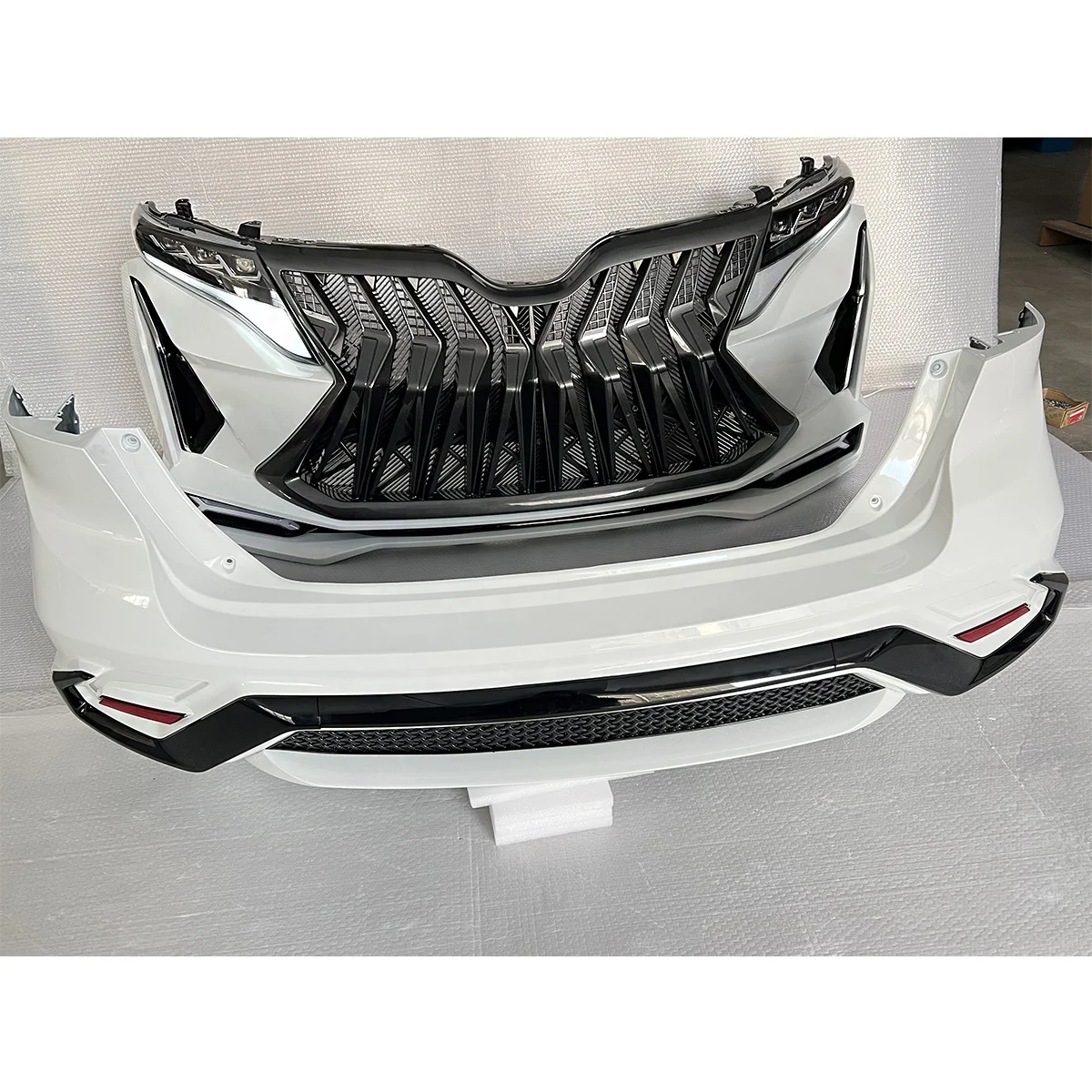 Car body kit PP material bumpers for venza 2009-2015 facelift to GT850 body kit