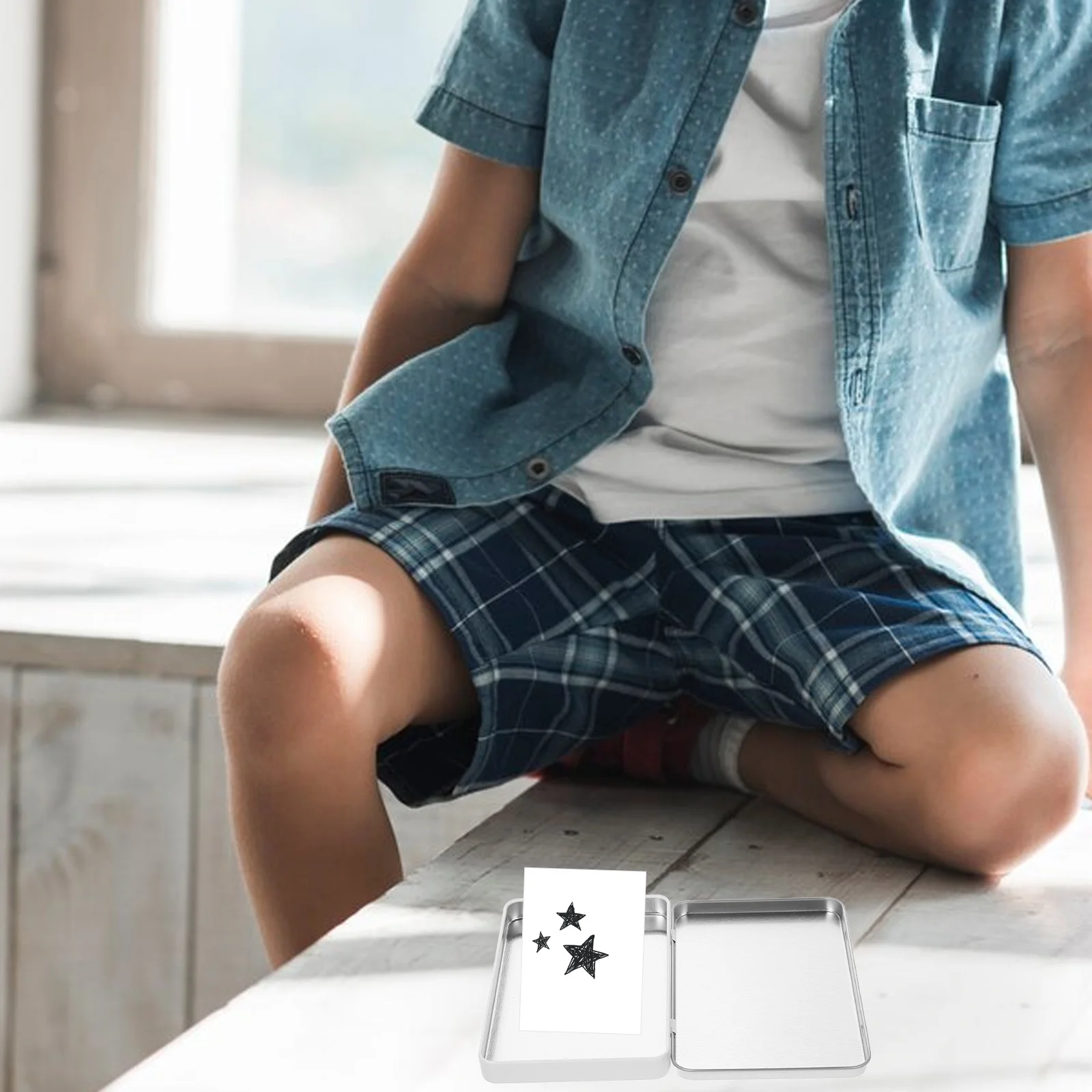 

Compact Tinplate Card Storage Box for Gaming Cards Dirt Resistant Lightweight Case for Collectors Easy Carry Solution