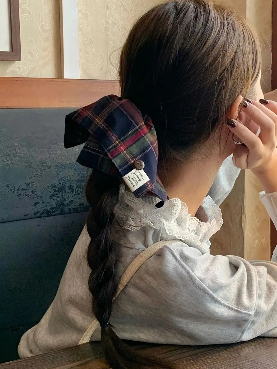 Chouchou écharpe à carreaux, Style collégial britannique, cravate à boutons polyvalente, corde à cheveux élastique pour queue de cheval basse, accessoires pour cheveux, 1 pièce