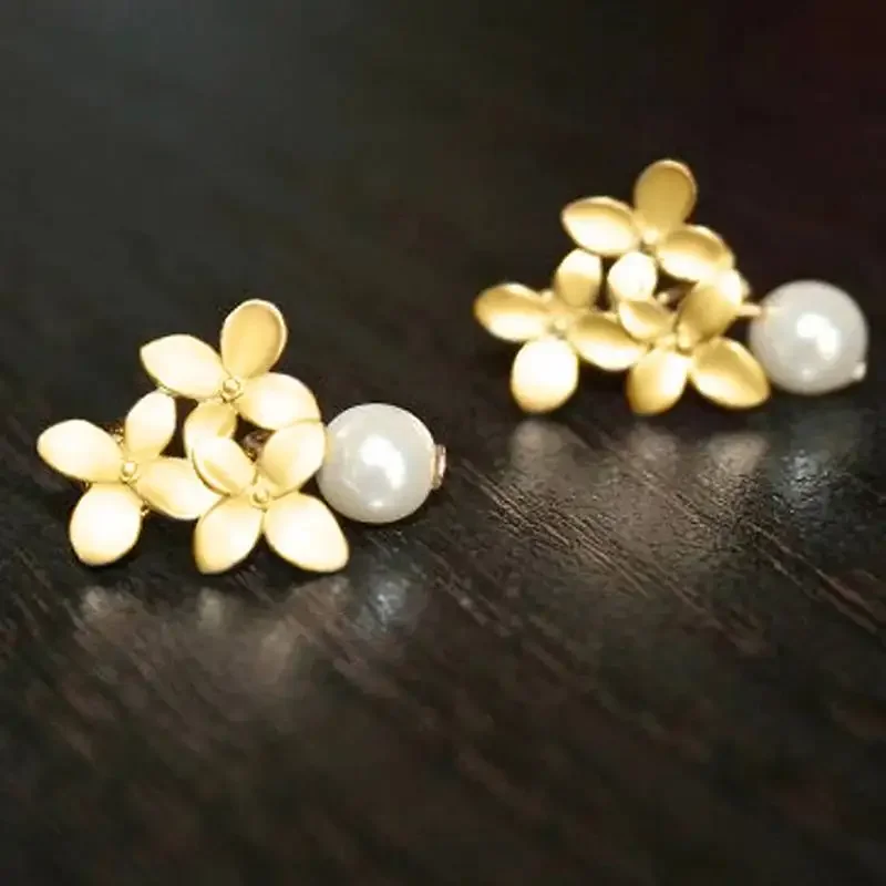 Huitan Ästhetische Frauen Blumen Design Tropfen Ohrringe Simulierte Perle Elegante Hochzeit Party Trendy Charming Zubehör Schmuck