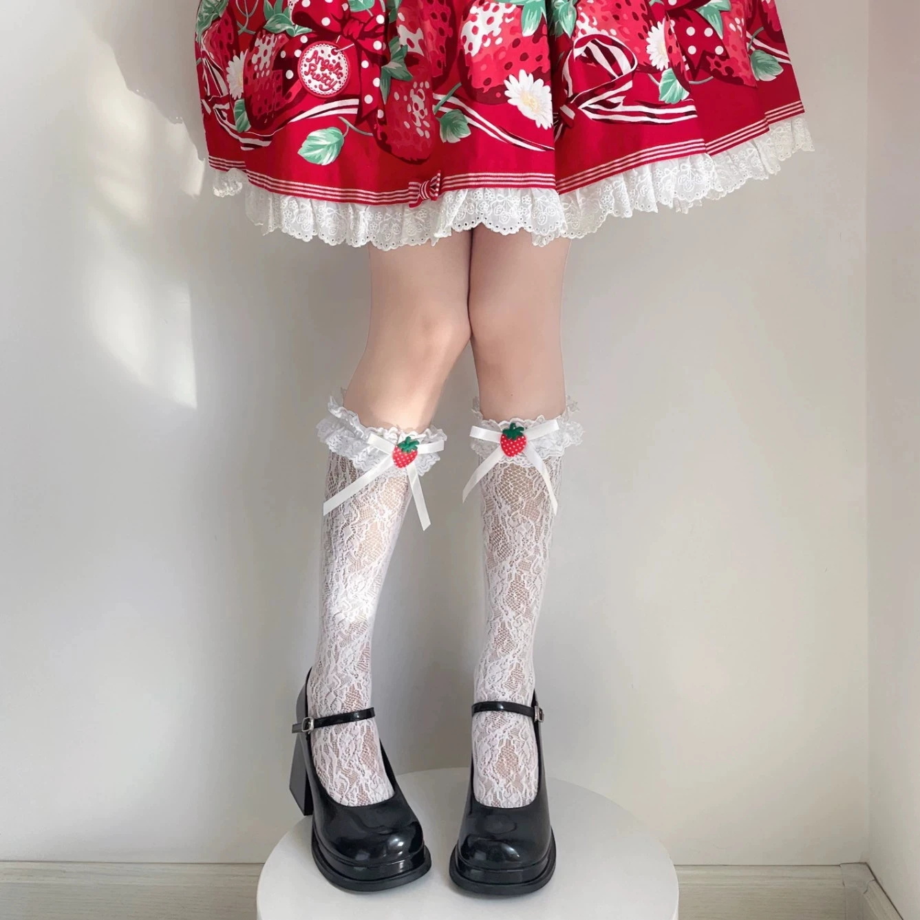 

2025 New Strawberry Cute Bow Calf Socks Lace Lace Stacking Socks Japanese Lolita Socks