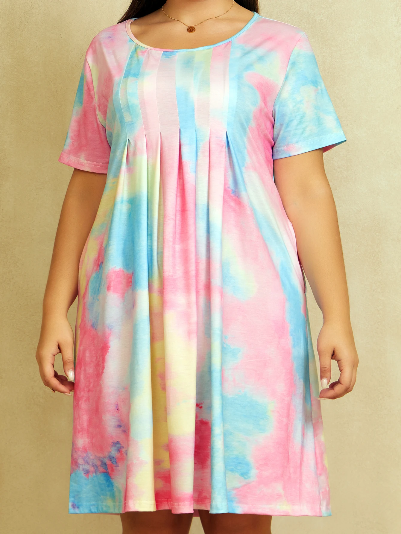 

Plus Size Casual Dresses, Women's Plus Size Tie Dye Short Sleeve Round Neck Slightly Stretch Pleated Dress with Pockets