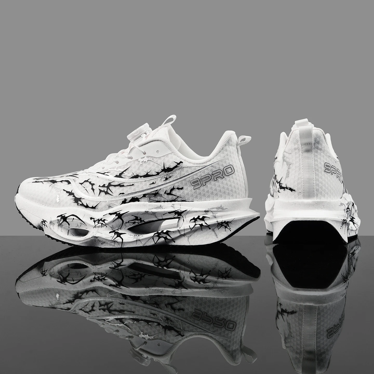 Herren-Laufschuhe, Tennisschuhe, trendige Laufschuhe mit Carbonplatte und Knopfverschluss für alle Jahreszeiten, personalisierte Sportschuhe mit Dornenmuster und atmungsaktivem Mesh-Material, Laufschuhe mit hohem Rückprall und dicker Sohle, rutschfest und abriebfest. – Detail 4