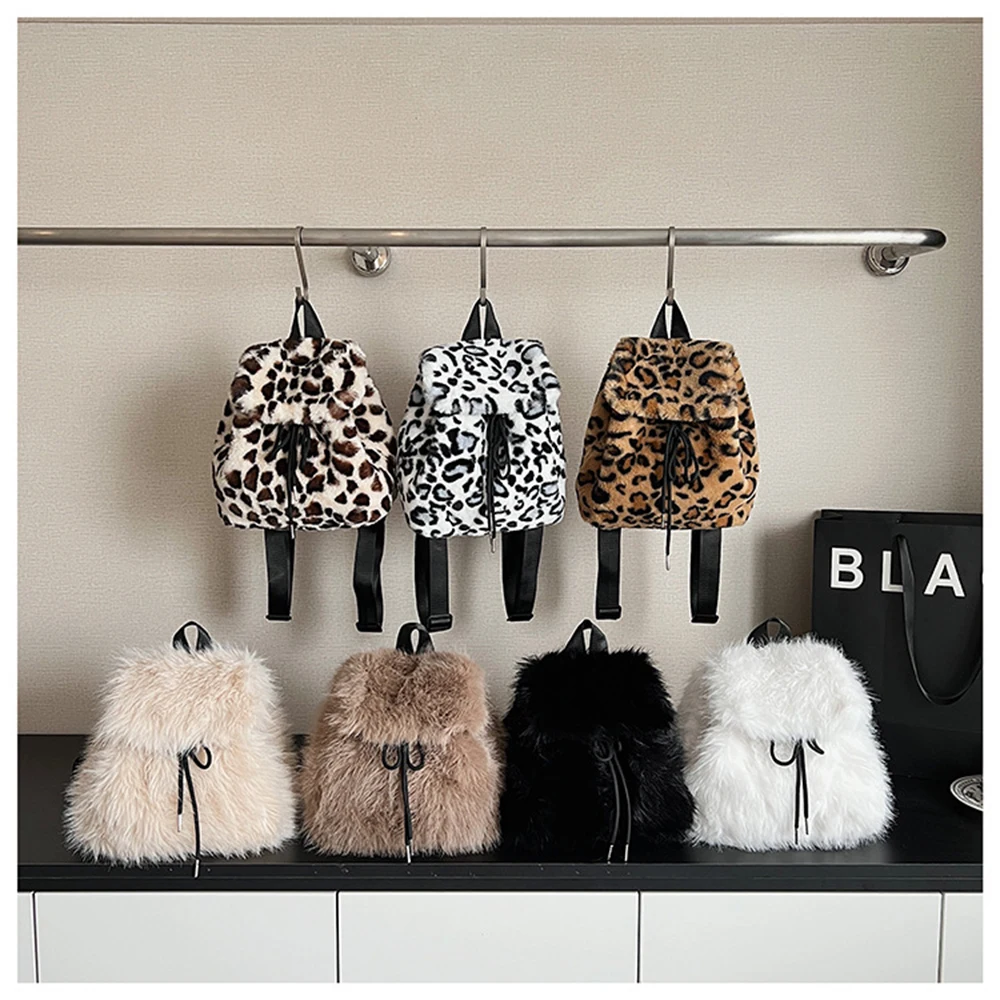 حقيبة ظهر نسائية قطيفة لخريف 2025 موضة جديدة غير رسمية أنيقة وبسيطة حقيبة سفر متعددة الاستخدامات للتنقل بحزام مزدوج حقائب نسائية