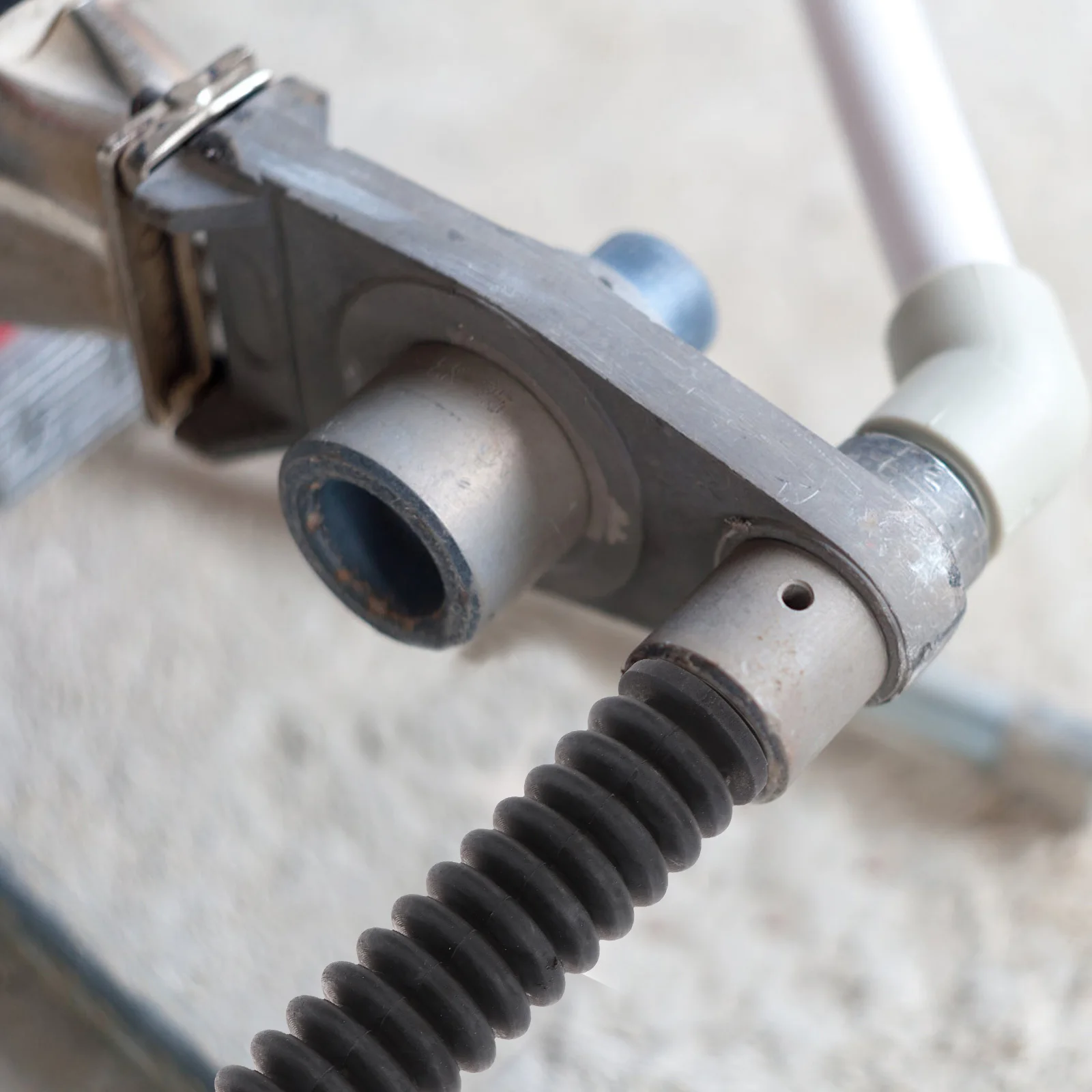 

1Pcs Rubber Hose Adapter Flexible Extension Tube Patch Pipe Tool Stretchable to 270cm Rubber Hose Patch Cord