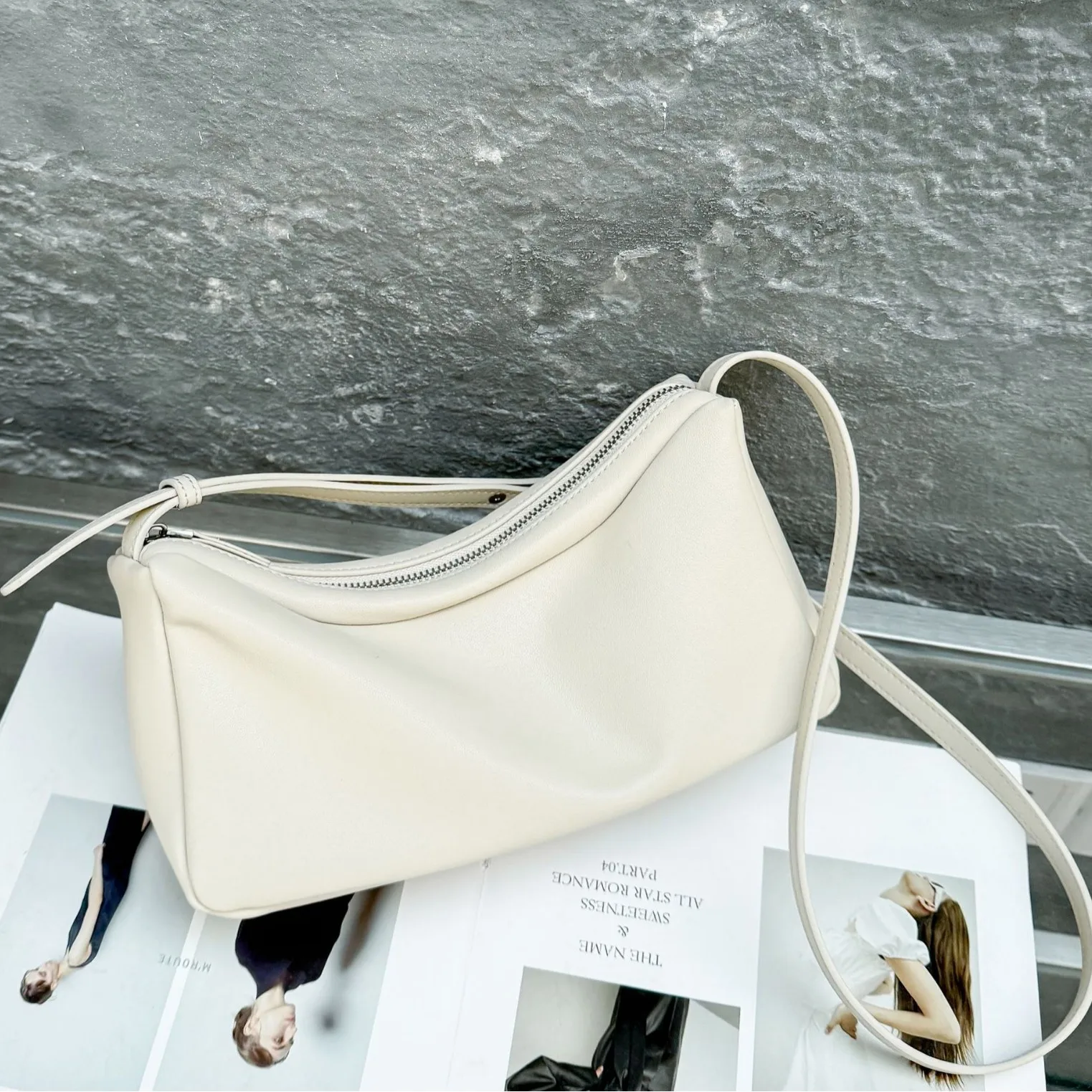 حقيبة نسائية للهاتف المحمول بكتف واحد من جلد البقر المحبب الأعلى لعام 2026، حقائب تسوق بسيطة ذات سعة كبيرة