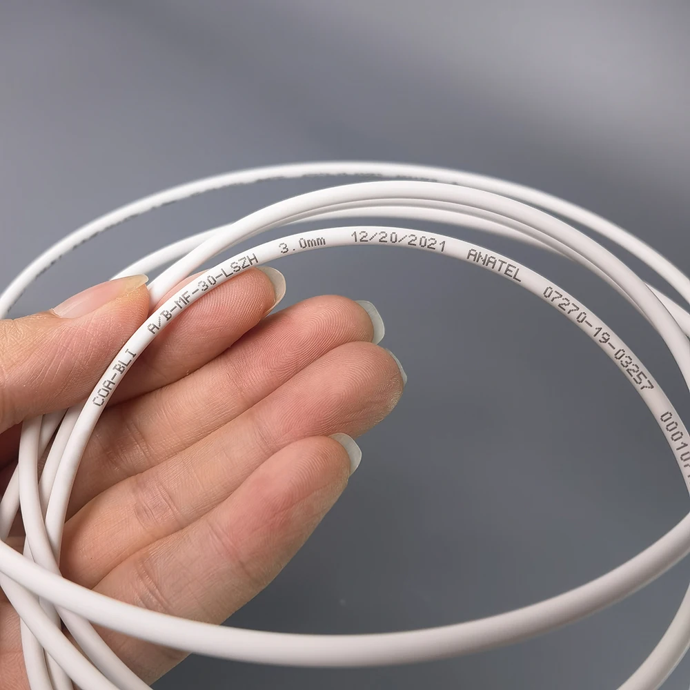 Cable de conexión de fibra óptica G657A2 Core LSZH 2M SC/APC-SC/APC Simplex de modo único, Cable de conexión de Internet de fibra óptica blanca