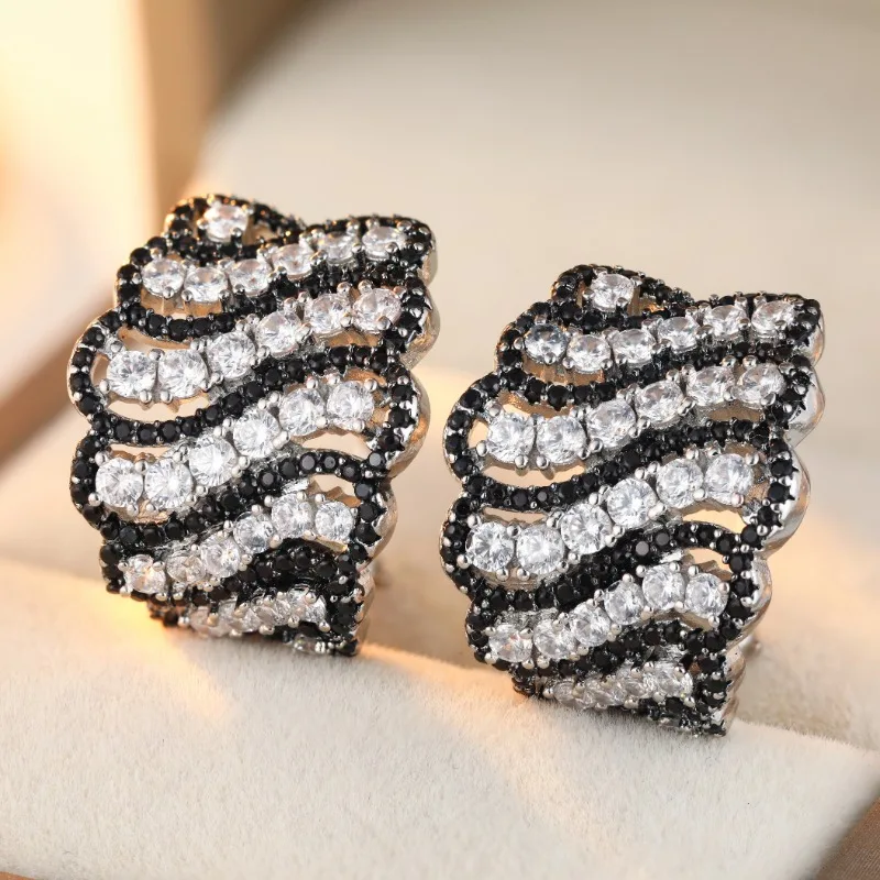 Leichte, luxuriöse, glänzende Damen-Ohrringe, modische und exquisite schwarze, weiße Zirkon-Ohrringe, vielseitiger Modeschmuck