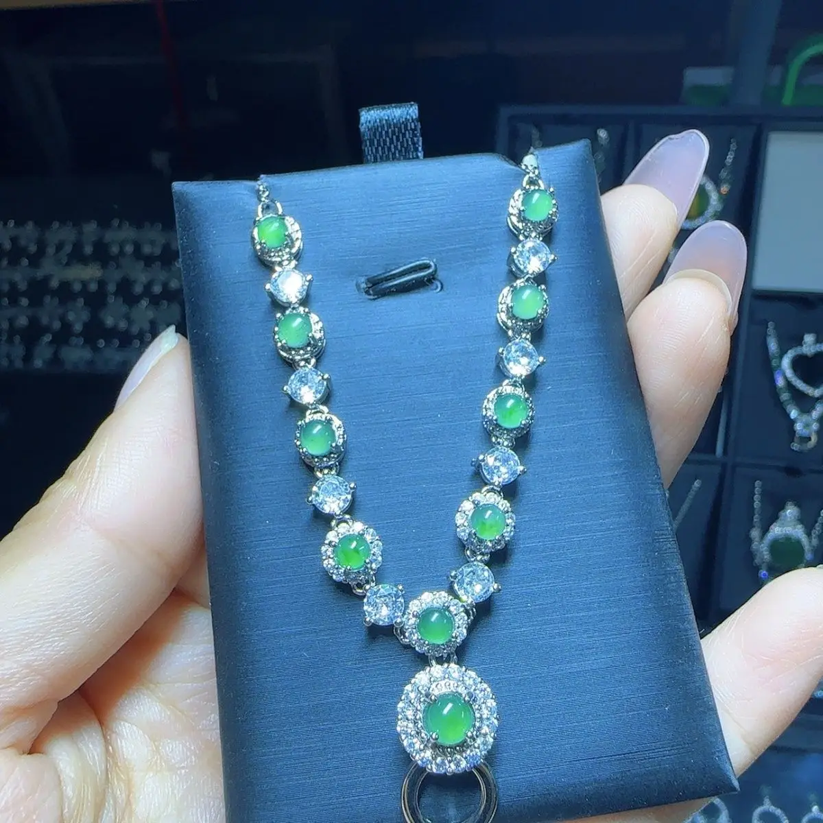

Natural A jadeite ice green egg surface universal chain (choose the best one for diversity)