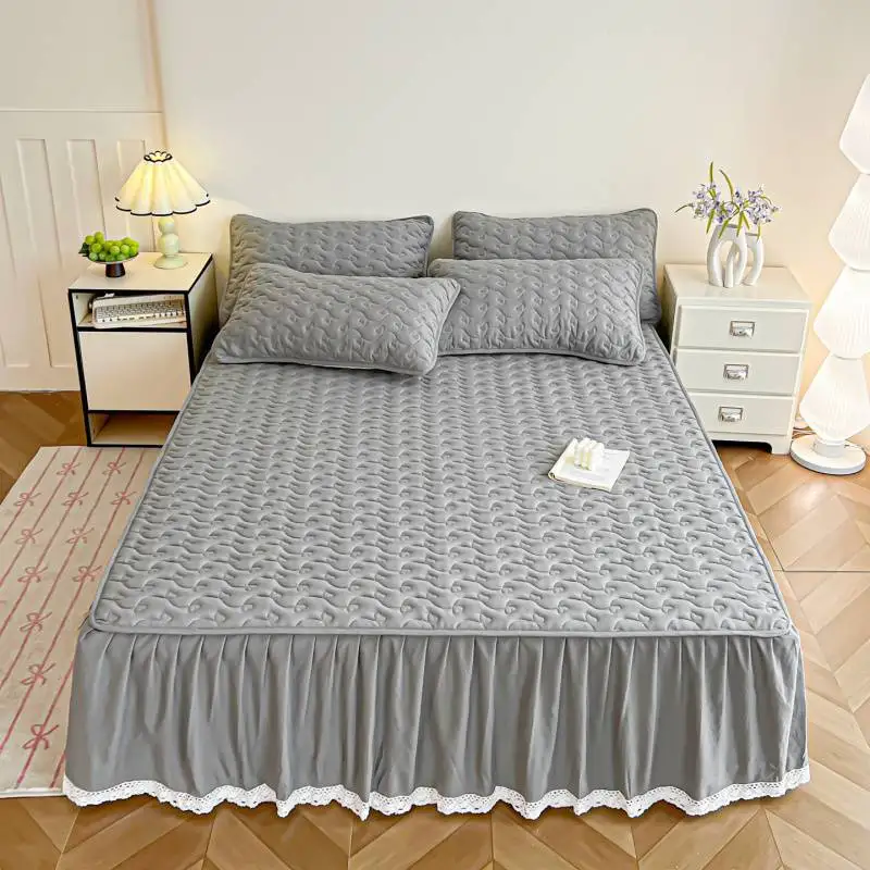 

Class A cloud soft cotton thickened bed skirt solid color love pattern bed skirt three-piece set