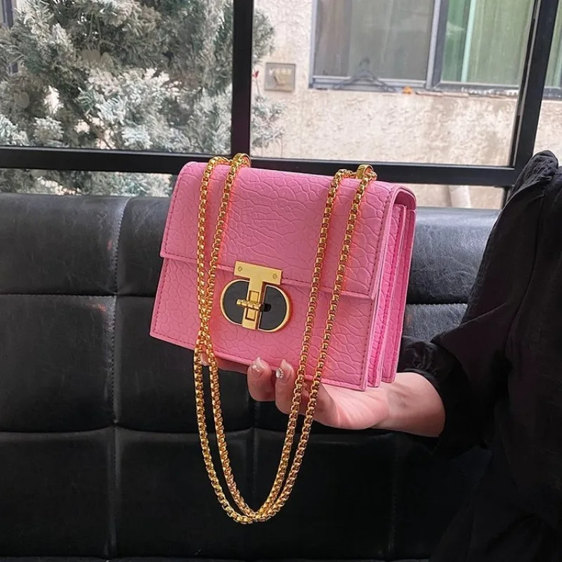 

Female Bag with Intricate Details Presbyopic Pattern Shoulder Bag for Those Who Value Exceptional Craftsmanship