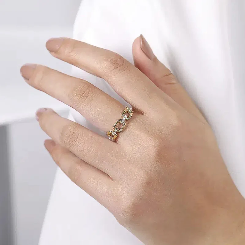 Huitan Fashion Female Chain Rings with Bright Cubic Zirconia Daily Wearable Finger Jewelry Lady Engagement Ceremony Accessories