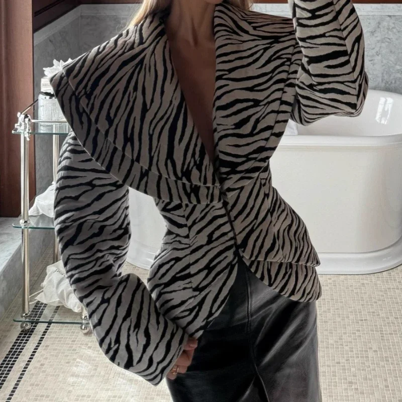 2025 autumn and winter new temperament celebrity style zebra pattern printed jacket skirt set