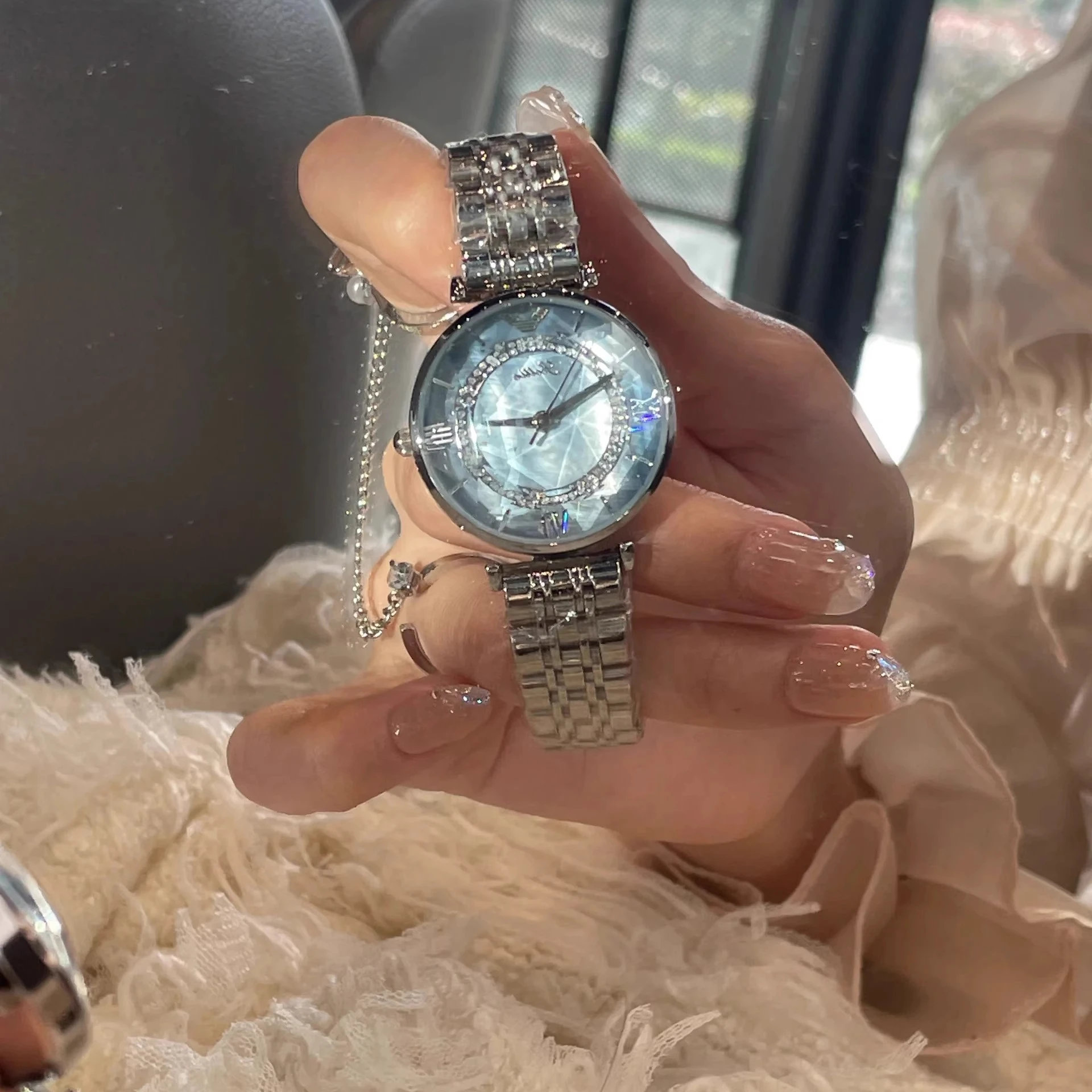 

Elegant Blue Casual Fashion Women's Watch Distinctive Luxury Quartz Women's Watch Daily easy to match Advanced Watch