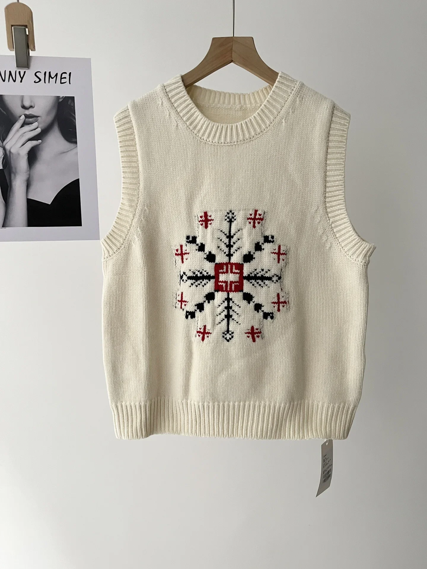 Crew neck thick white knitted vest sweater stacked vest Christmas girl autumn and winter 51c