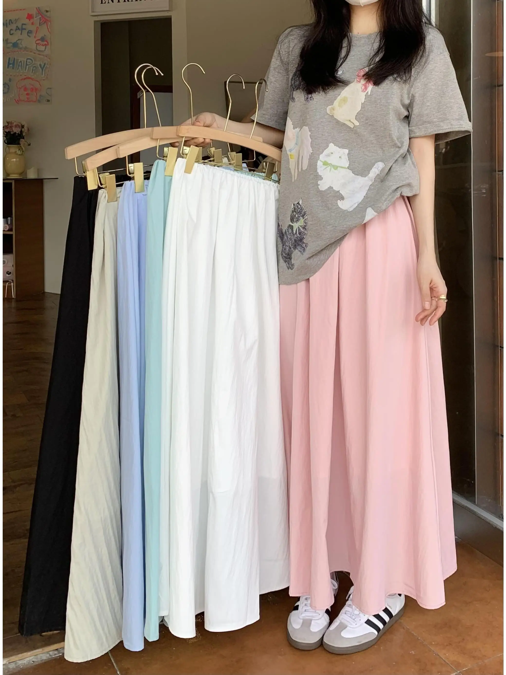 

Элегантная простая струящаяся юбка А-силуэта миди, женская повседневная плиссированная длинная юбка с высокой талией, весна 2026, новый стиль, милый дизайн