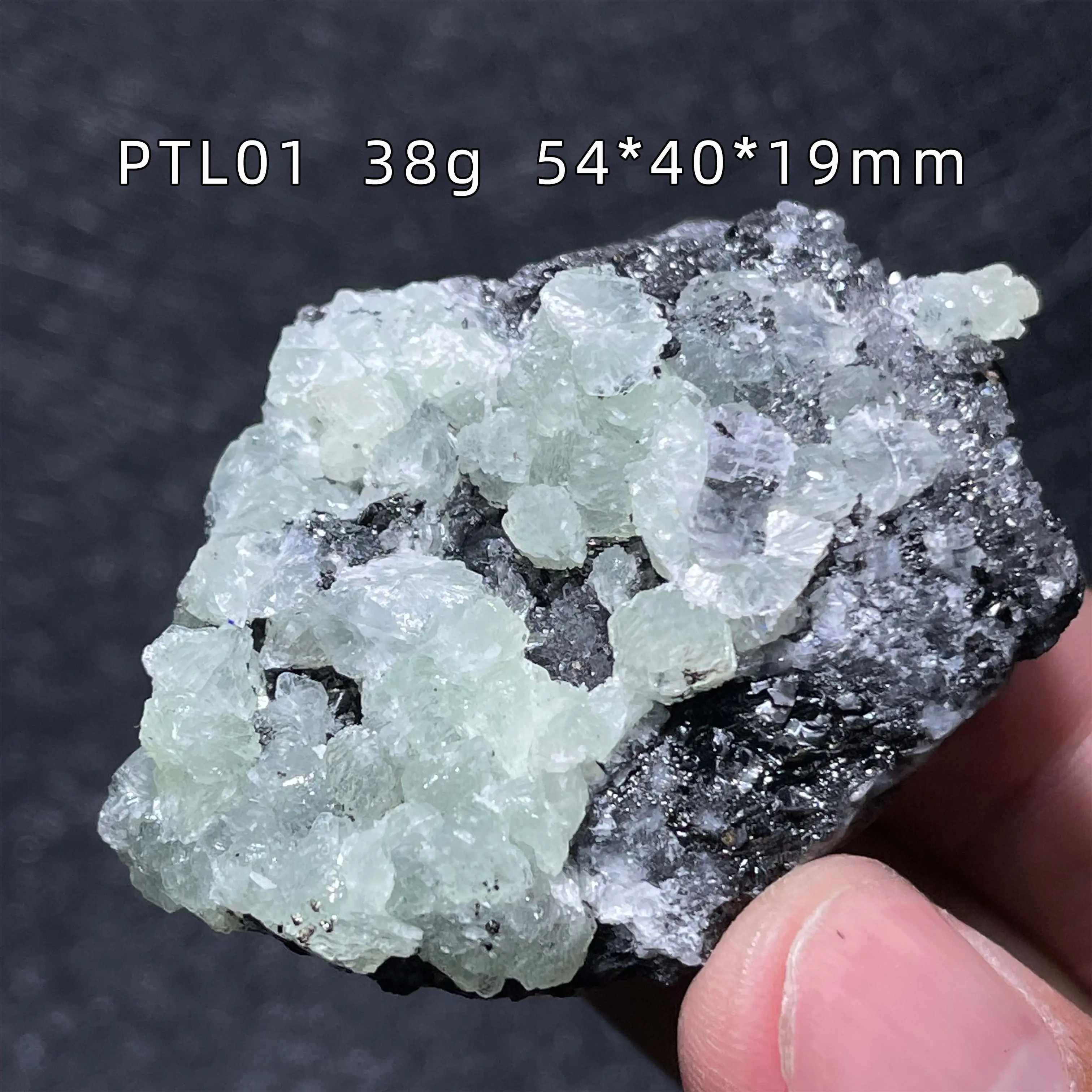Natural Green Grape Stone Agate Raw  Crystal Mineral Specimen Ornaments Room Decor  Home Room Decoration Energy
