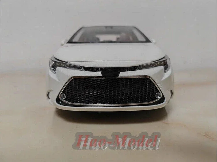 1:18 GAC For TOYOTA LEWIN 2022 Alloy Diecast Metal Car Model Kids Toys Boys Birthday Gifts Hobby Display Collection Ornaments