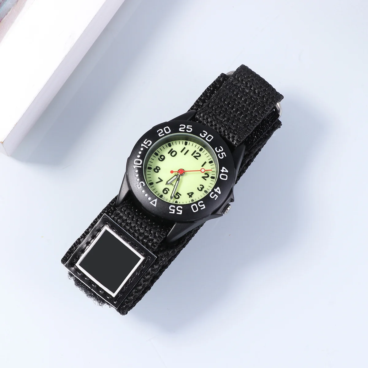 Watch Stylish Black Waterproof Quartz Wristwatch Nylon Band Suitable for Gifts and Souvenirs Watch for