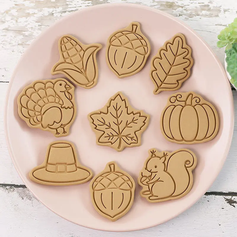 8Pcs/Set Thanksgiving Biscuit Mold Squirrel Corn Turkey Pinecone Shape Cookie Cutter Stamp Fondant Cake Decoration Tools