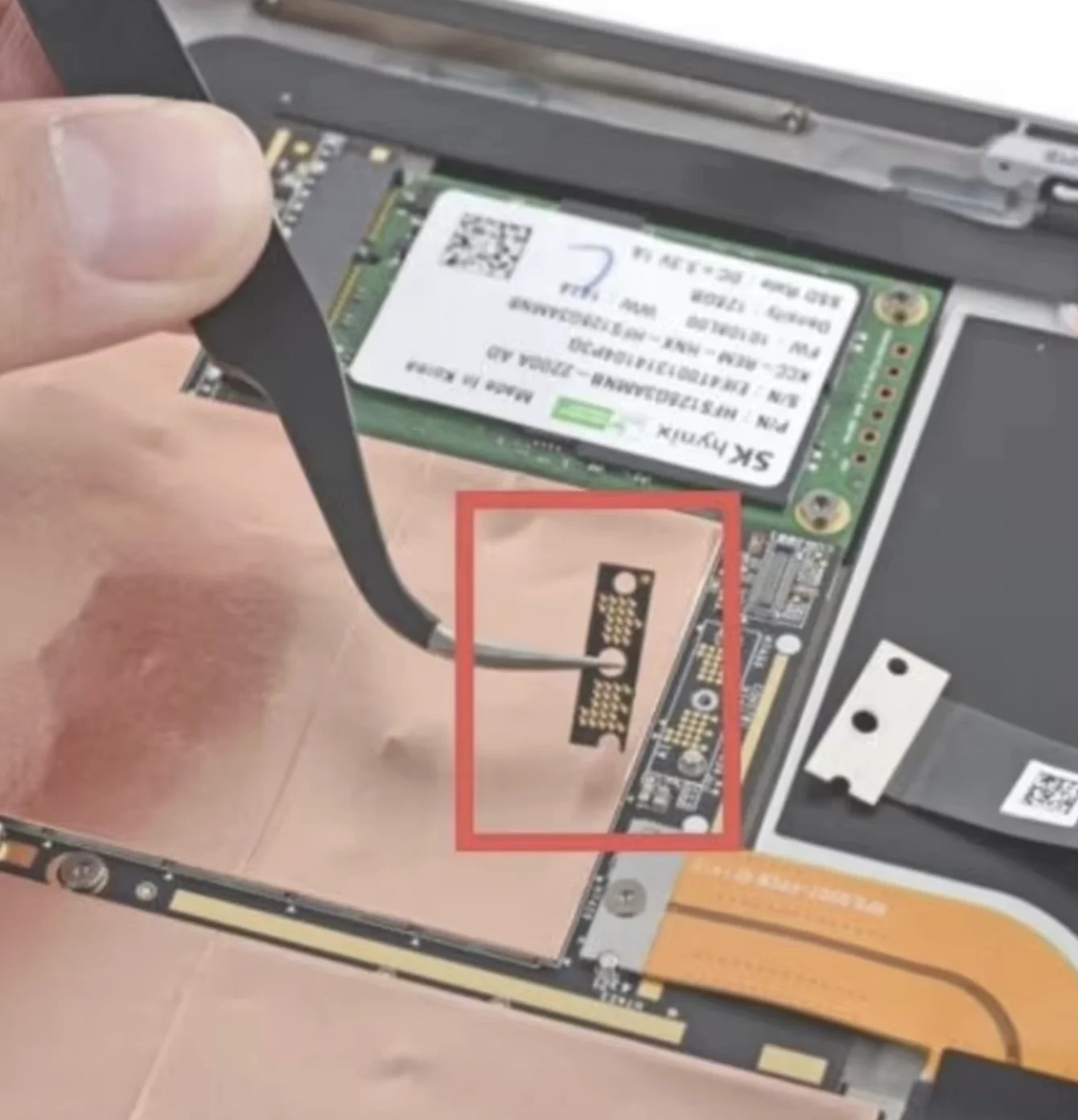 Bridge connector For Microsoft Surface Pro 3 (1631) between the screen and logic board connector replacement