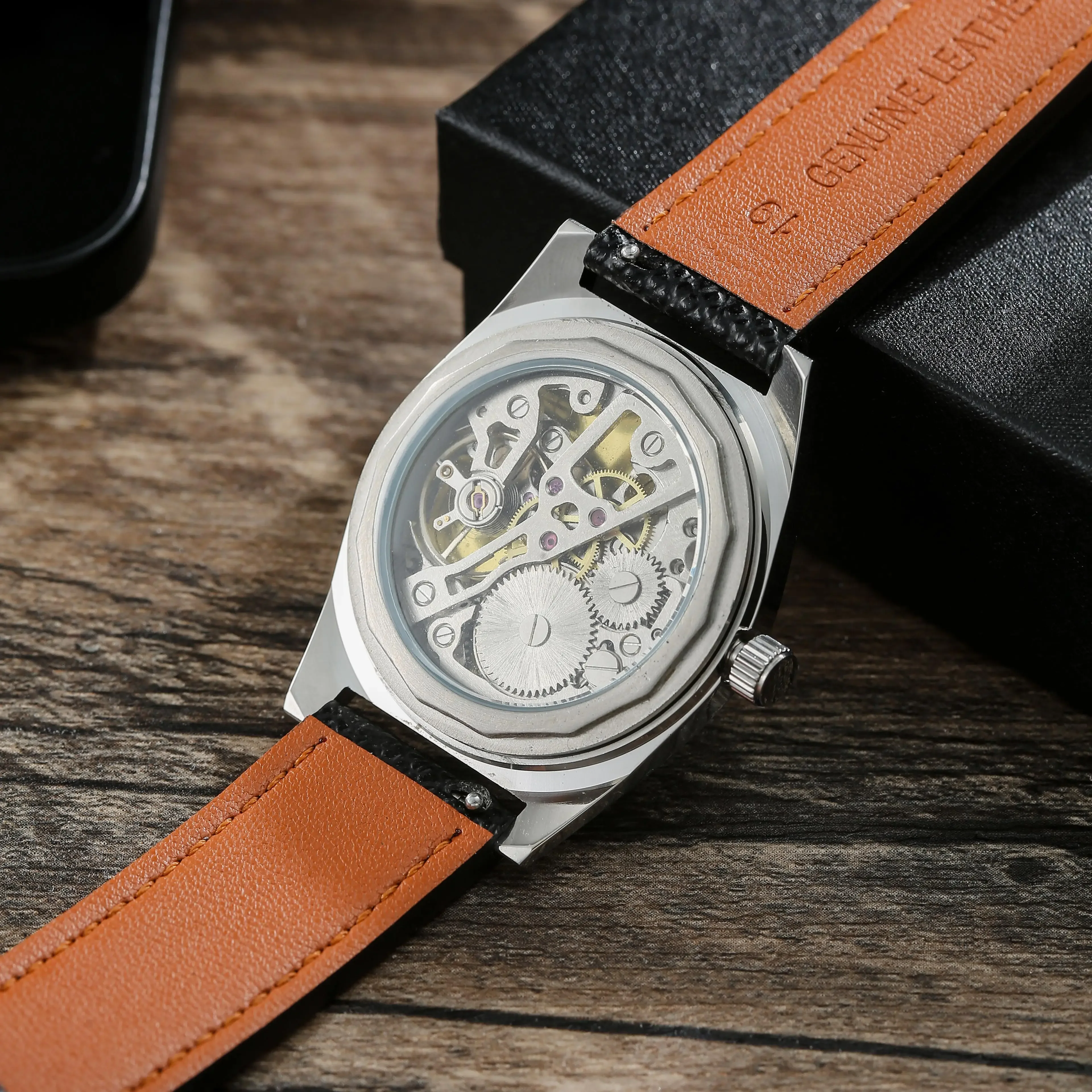 Phantom Retro Casual Men Manual Mechanical Watch Phantom 36mm Dial Fluted Bezel Off‑White Dial 19mm Black Leather Strap