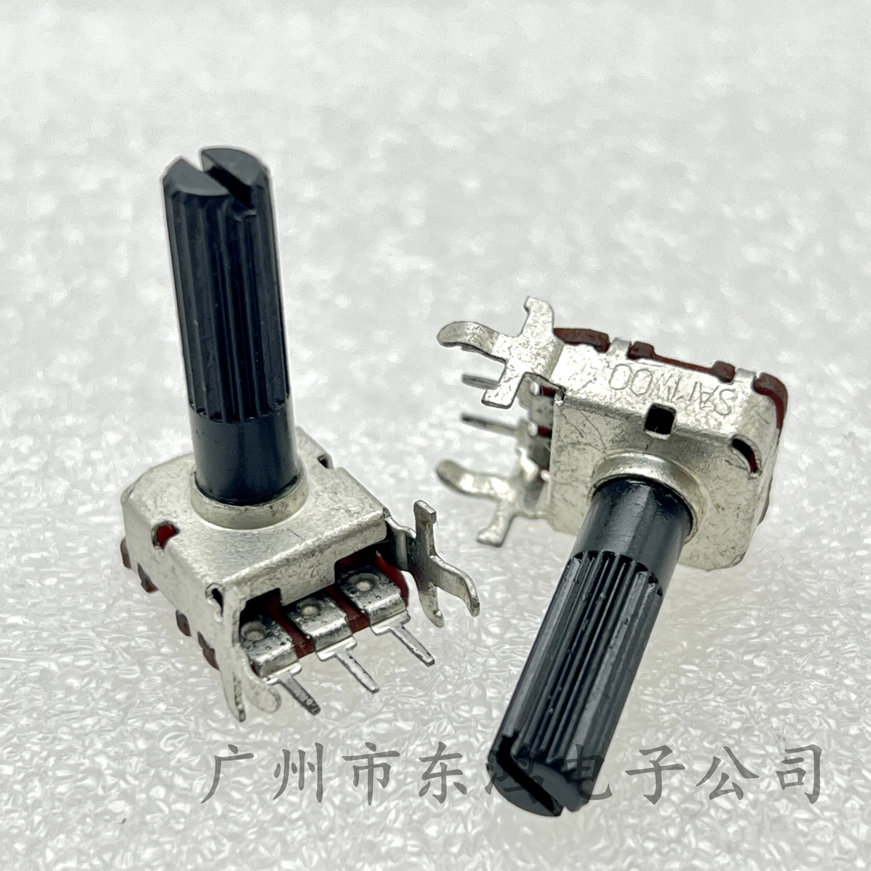 1 PCS 12 square single Potentiometer with bracket B50K shaft length 22mm