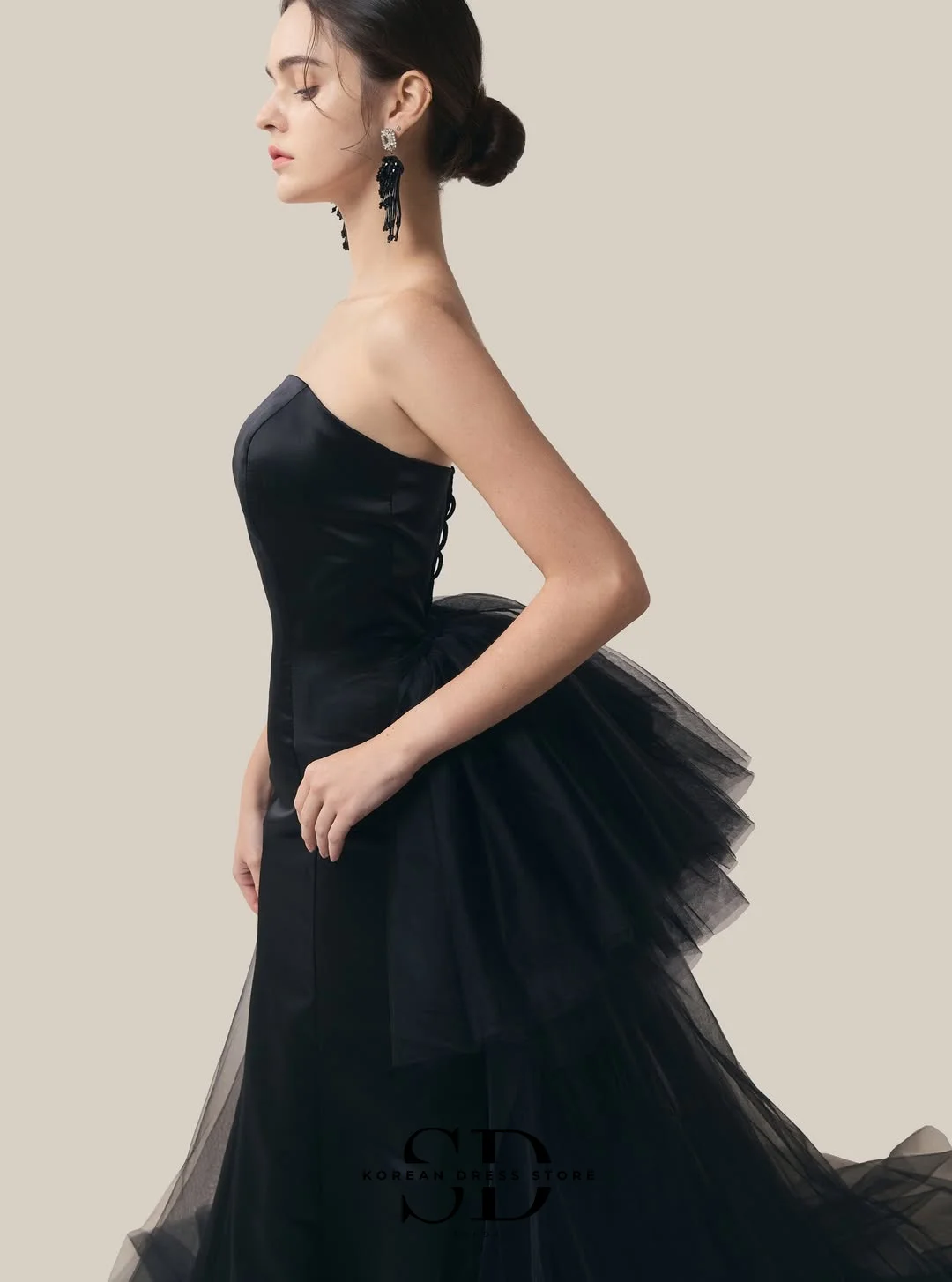 Sondr 블랙 웨딩 드레스 끈이 없는 새틴과 튤 신부 셀프 웨딩 드레스 맞춤형 한국 웨딩 드레스 사진 촬영