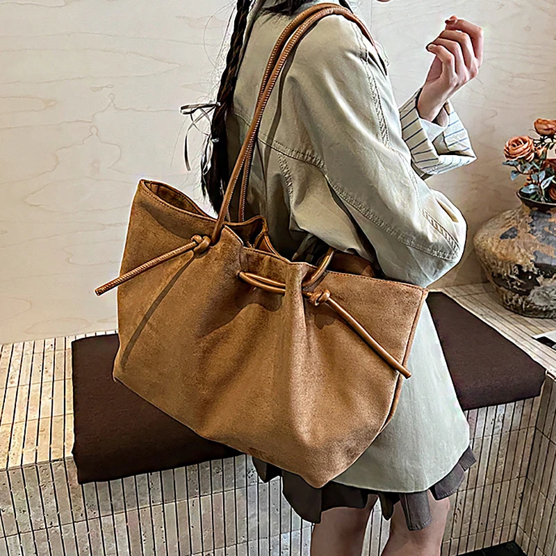 

2025 New Woman Commuter Large Capacity Tote Bag suede fabric shoulder bag Trendy Vintage Early Eight Versatile Underarm Shoulder