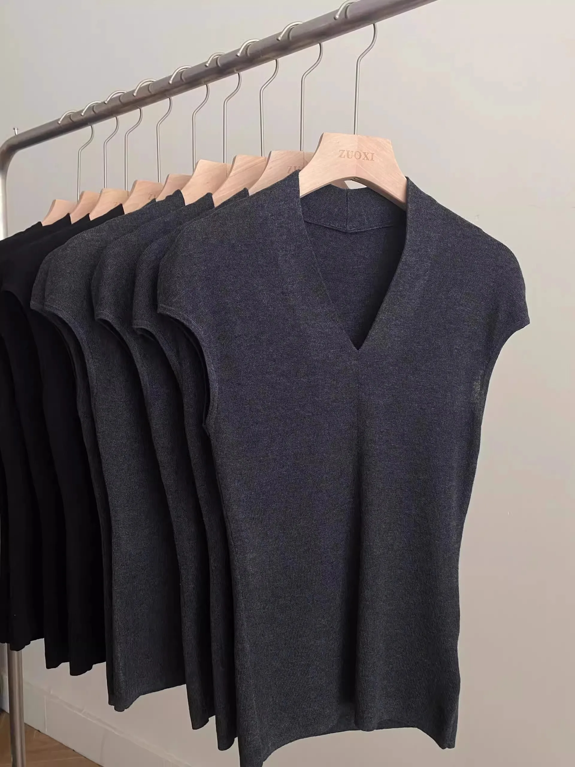 슬림핏 브이넥 여성 여름 패션 기본 티셔츠 어깨 디자인 한국 스타일 출퇴근 심플 캐주얼