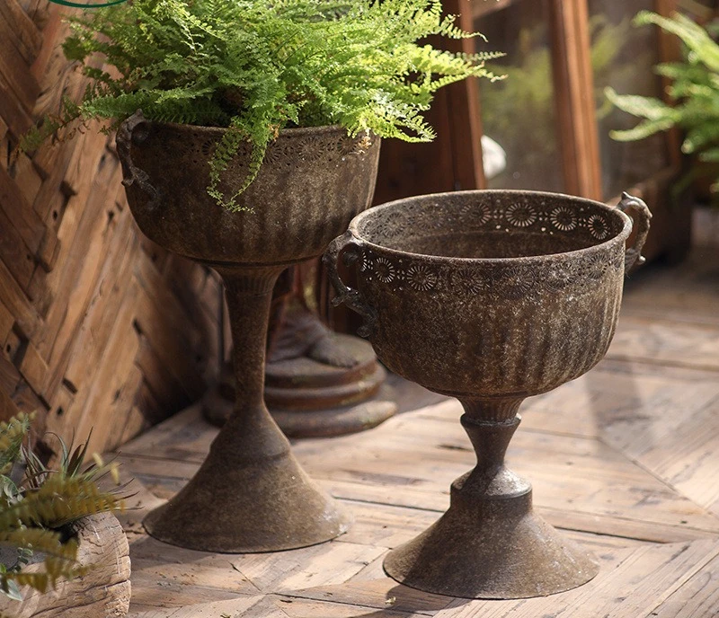 

European retro wrought iron flower pot handicrafts, tall trophies, old flower utensils, home metal vase decorative ornaments