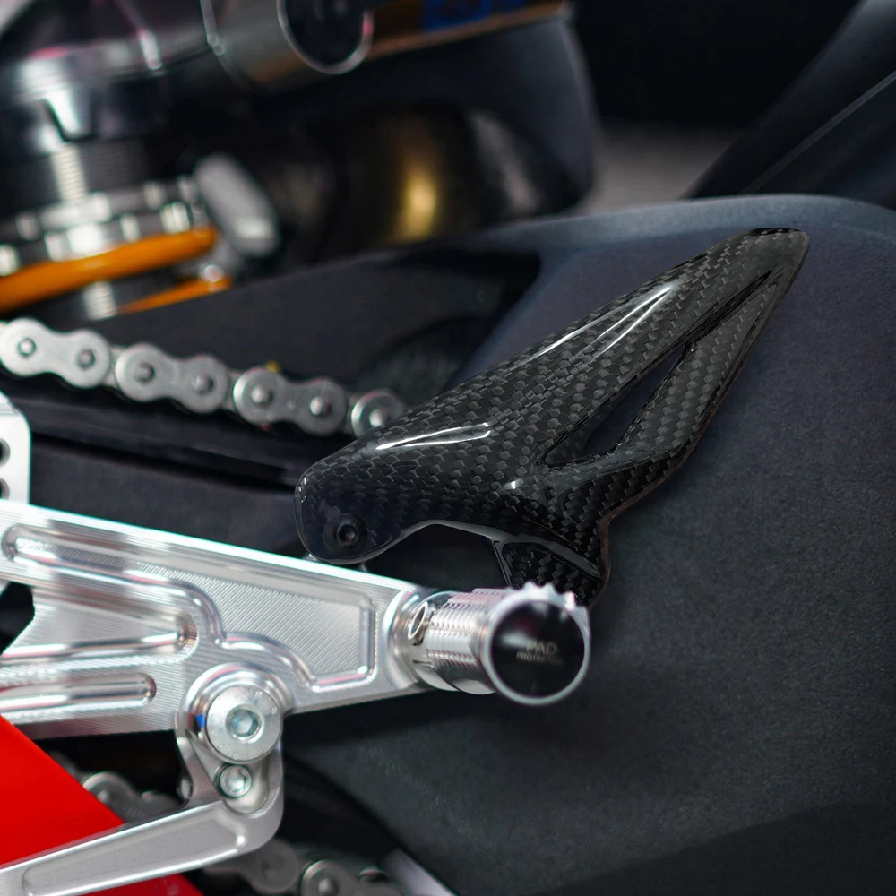 

For Ducati Panigale V4 V4S Corse 2018-2024 panigale V4 R 2019-2020 Carbon Fiber Motorcycle Foot Pedal Heel Protector decoration