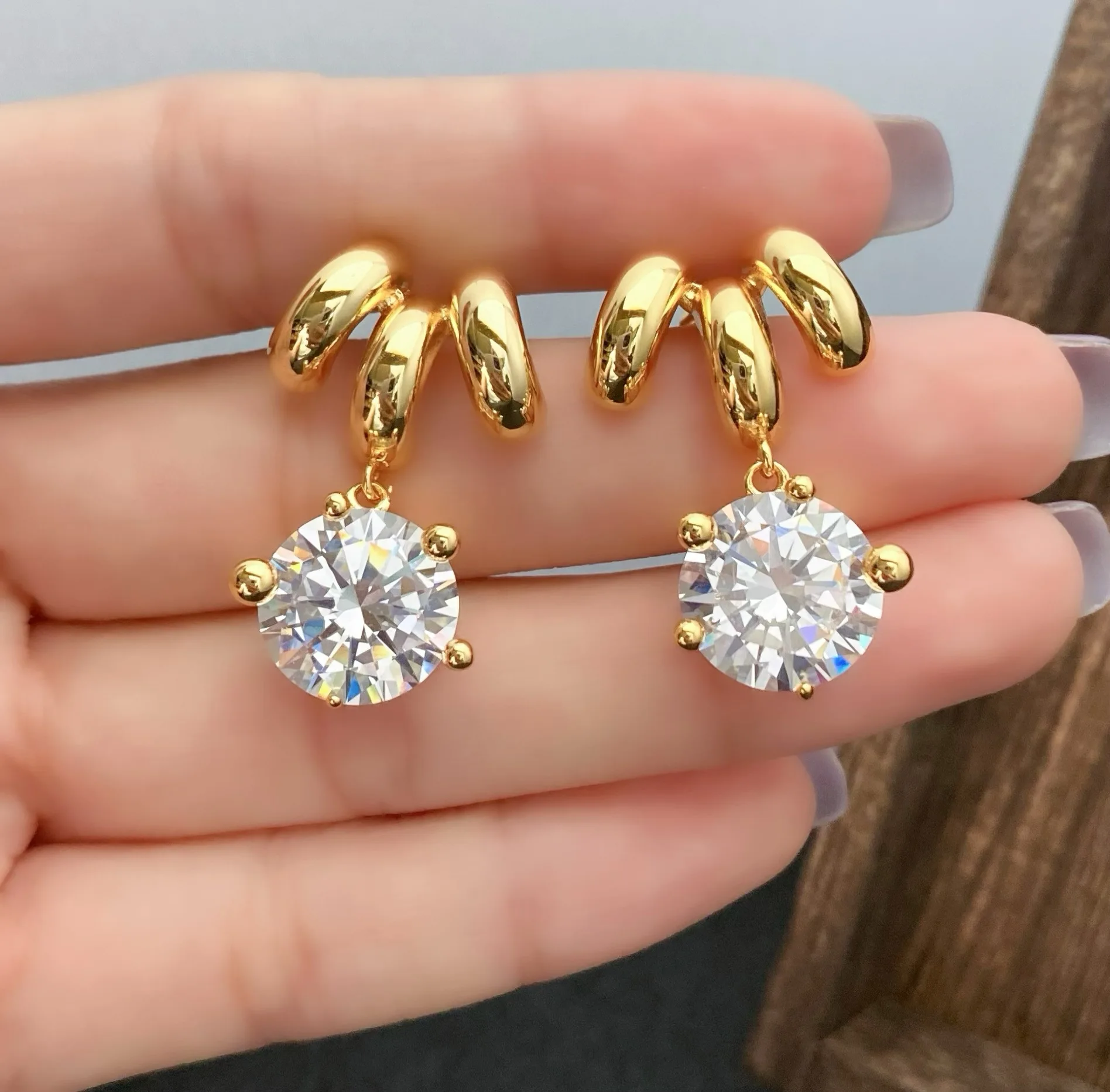 

Латунь с 18k высшего класса драгоценный камень коготь цветочные серьги женские ювелирные изделия в стиле панк дизайнерский клуб Коктейль вечерние Boho Япония корейский