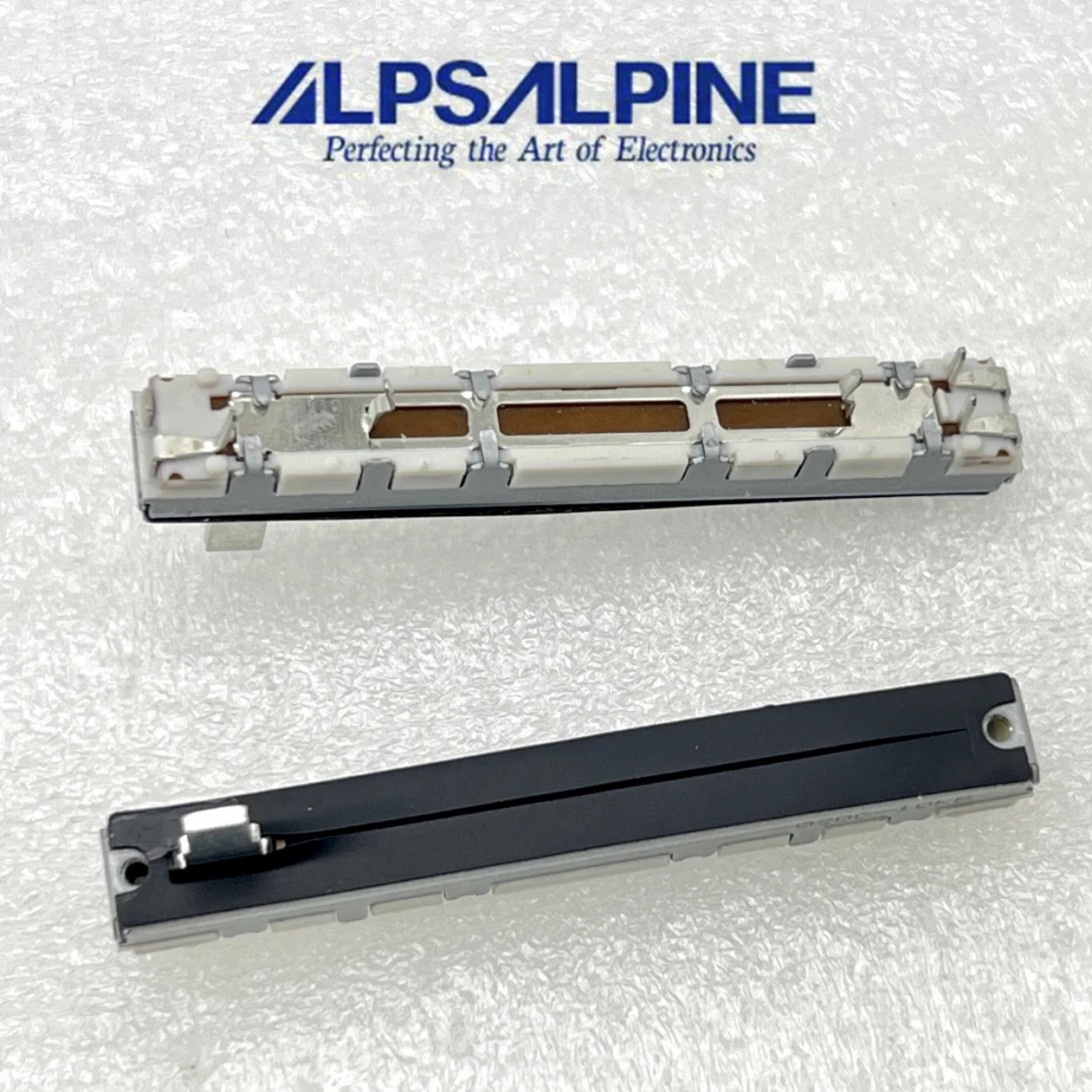 1 Stück Alpine RS45111A900F Single Link Direct Schiebepotentiometer 60 mm 10 KB Schaftlänge 10 mm