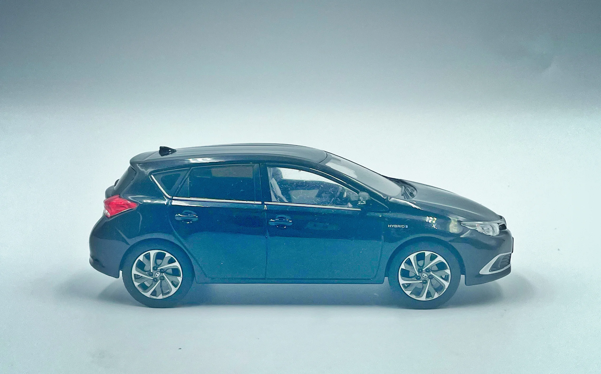 OEM 1:30 AURIS Hybrid Simulation Limited Edition Alloy Metal Static Car Model Toy Gift