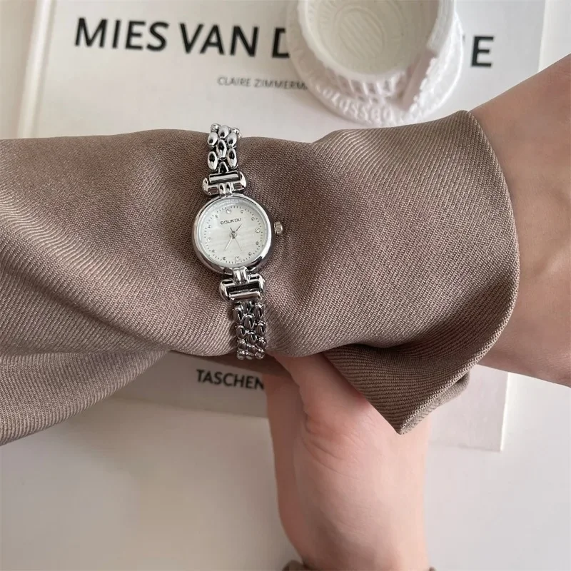 ساعة نسائية أنيقة ماركة فاخرة صغيرة الحجم ساعة يد ذهبية سوار ساعات كوارتز للسيدات فستان هدايا دروبشيب Reloj Mujer