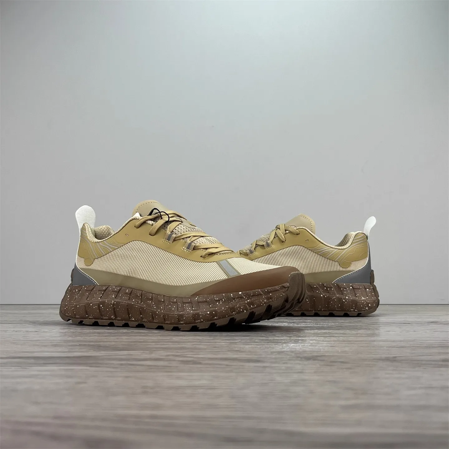 

Best-Selling High-Quality Unisex Summer Outdoor Anti-Slip Hiking Boots Professional-Grade High-Traction Hiking Boots