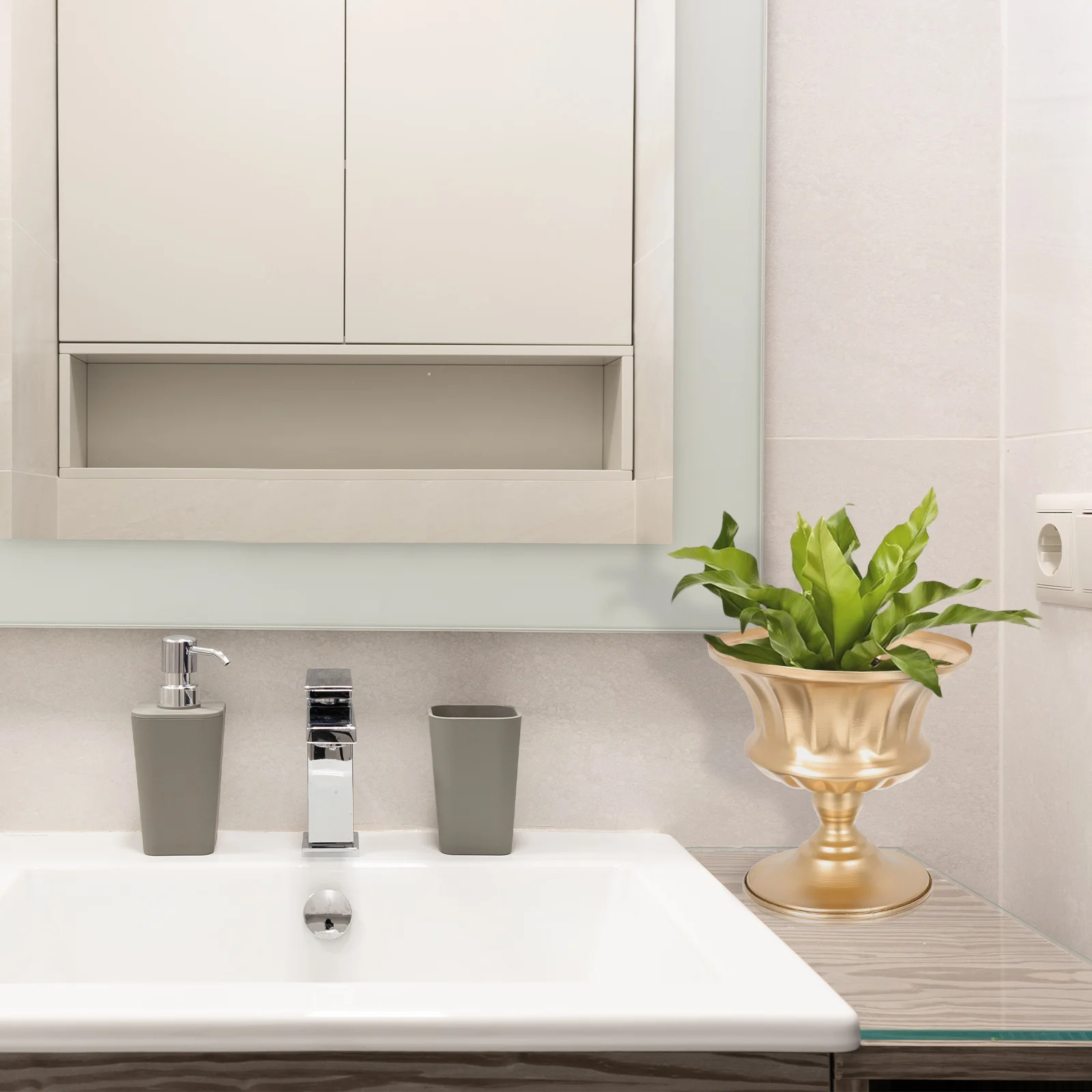 

Retro Iron Art Vintage Metal Floral Arrangement Container For Home Wedding Office Decoration Tabletop Dried Fresh Flower Storage