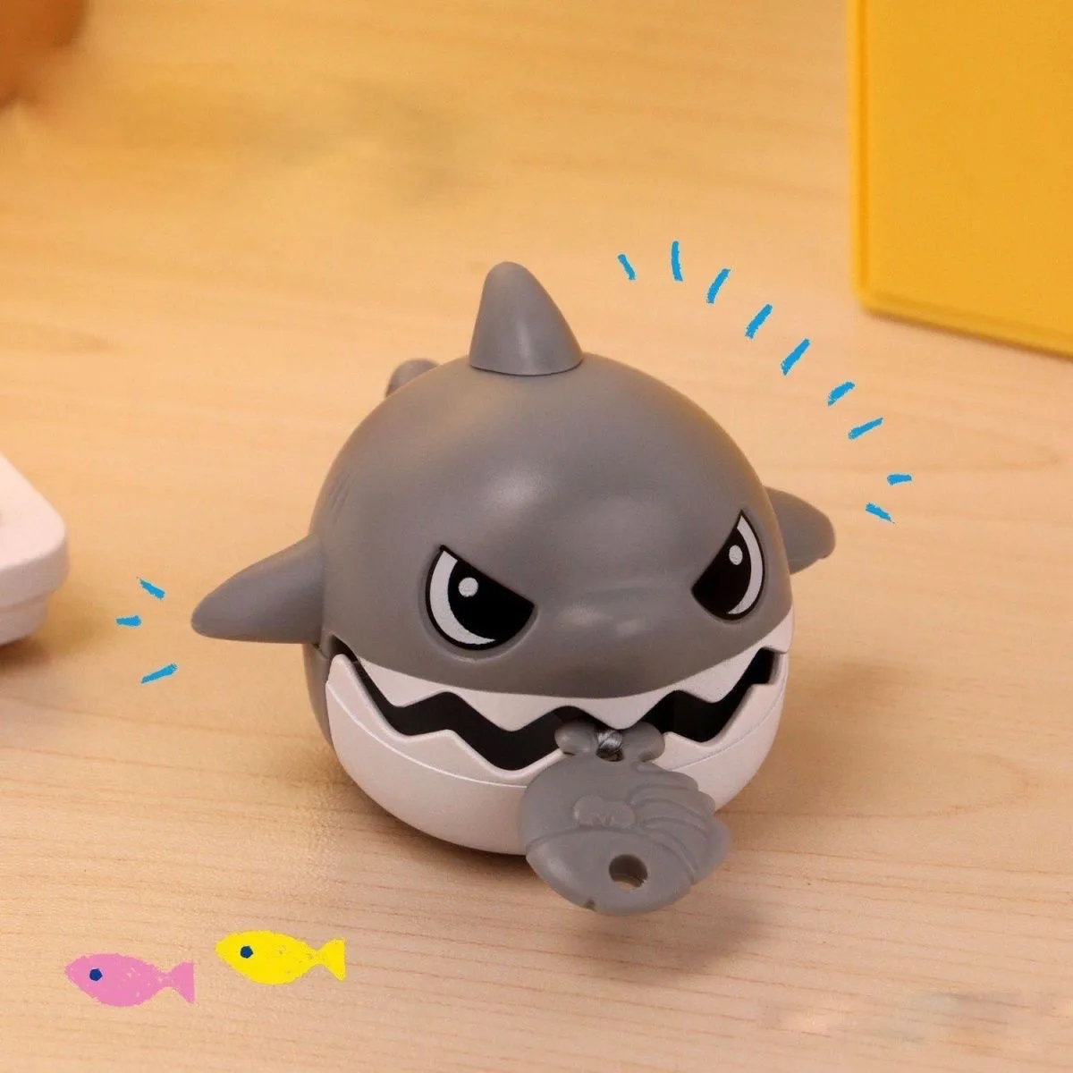 1pcs Nibbling Shark Keychain Big Fish Eat Small Fish Pull Line Nibbling Shark Keychain Fun Quirky Cartoon Keychain Small Pendant