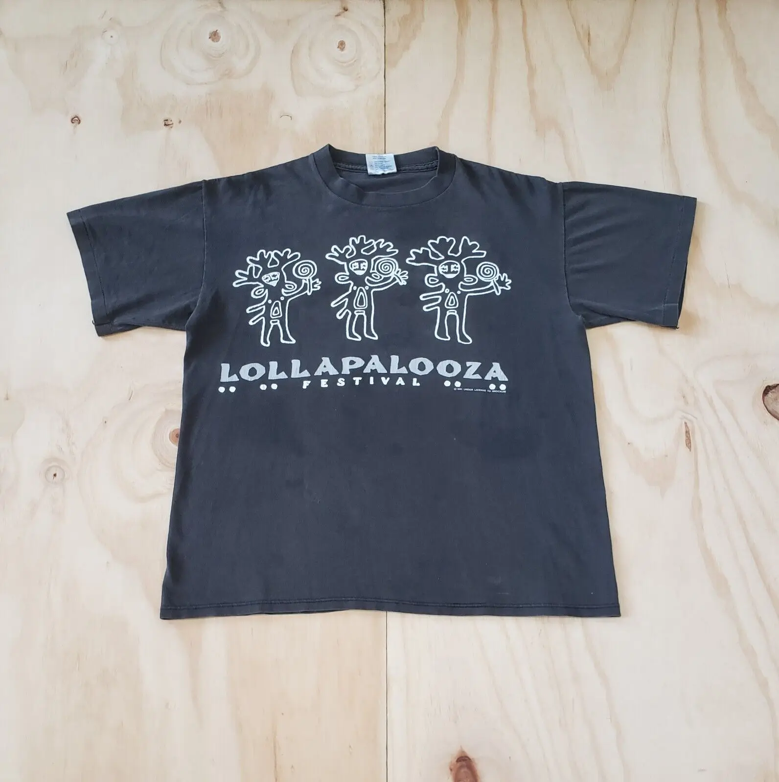 Винтажная футболка в стиле 90-х LOLLAPALOOZA JANES, размер L BROCKUM, Сделано в США Винтажная футболка в стиле 90-х LOLLAPALOOZA JANES, размер L BROCKUM, Сделано в США